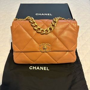 ❌❌SOLD❌ ❌Chanel 19 Large (middle size) 21A